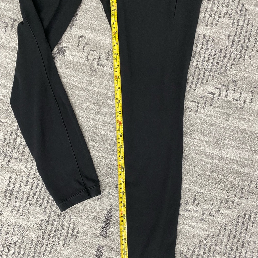 Athleta Stash Pocket 25” EUC worn only a few times. Sz Medium - Picture 4 of 8